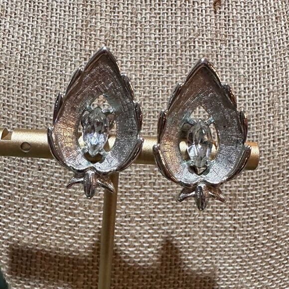 Vintage Signed Sarah Coventry Rhinestone Brushed Silver Tone Clip on Earrings - Picture 1 of 7